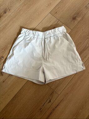 Lululemon Light Beige Women’s Drawstring Casual Shorts